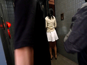 一人暮らしの美女が鬼畜犯罪集団に狙われる自宅押込み中出しレ〇プ　乃木蛍 サンプル動画サムネイル